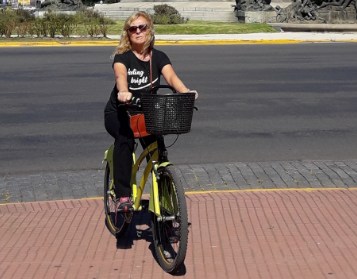 Susana en bicicleta