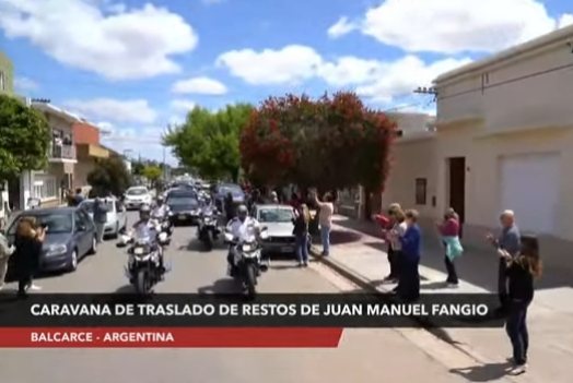 Fangio caravana frente a su casa