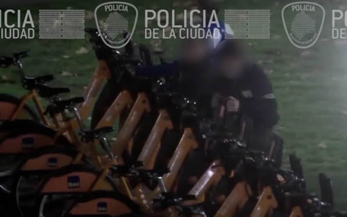 Ladrones de bicicletas en parque Lezama