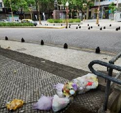 Basura en Plaza San Martin